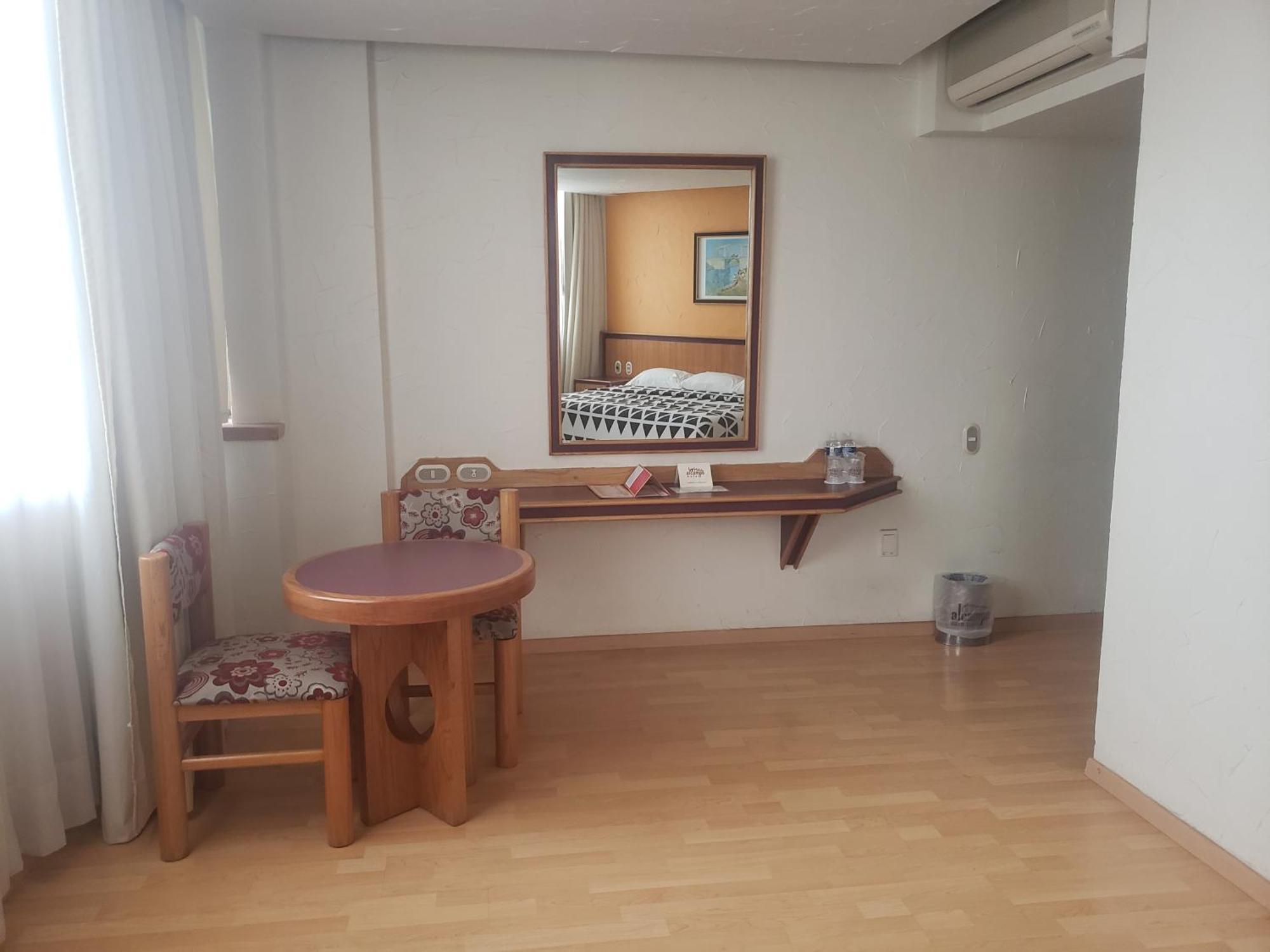 Hotel Alcampo Miranda Room photo